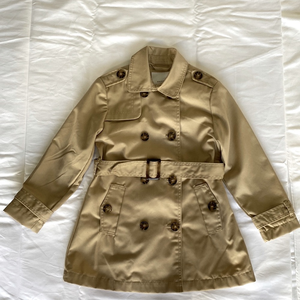 Girls 5/6 classic trench coat.